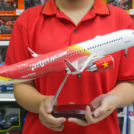  Mô hình máy bay Vietjet Air Airbus A320 47cm 1:130 có đèn led tự động theo tiếng vỗ tay hoặc chạm