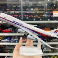 Mô Hình Máy Bay Malaysia Airlines Boeing B747 Tỷ Lệ 1:20 – Tinh Xảo, Đẳng Cấp